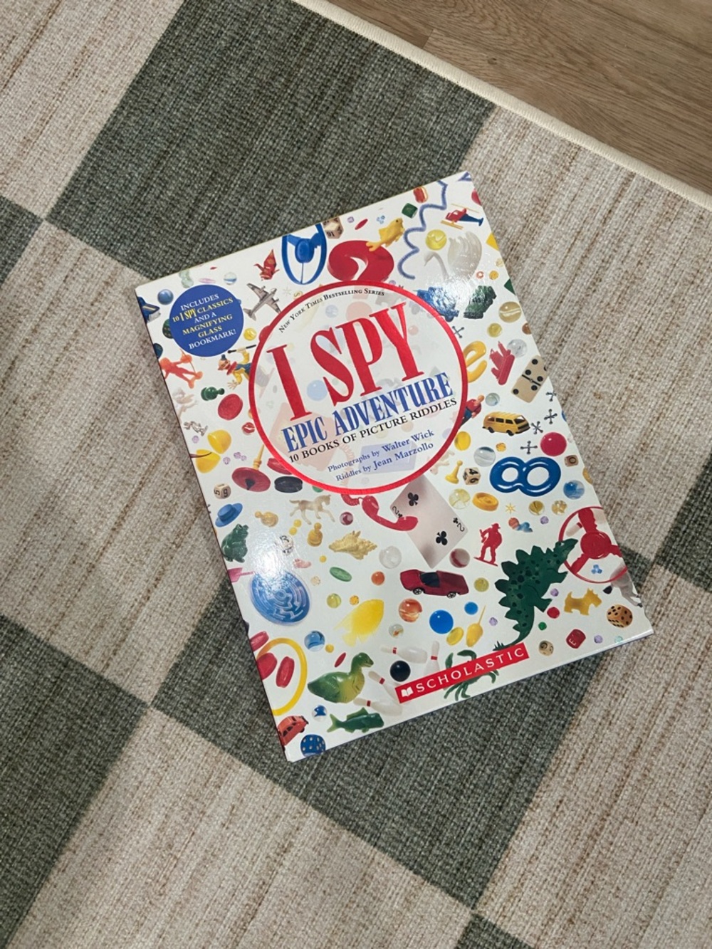 Scholastic I SPY Epic Adventure — White with Multicolor Icons